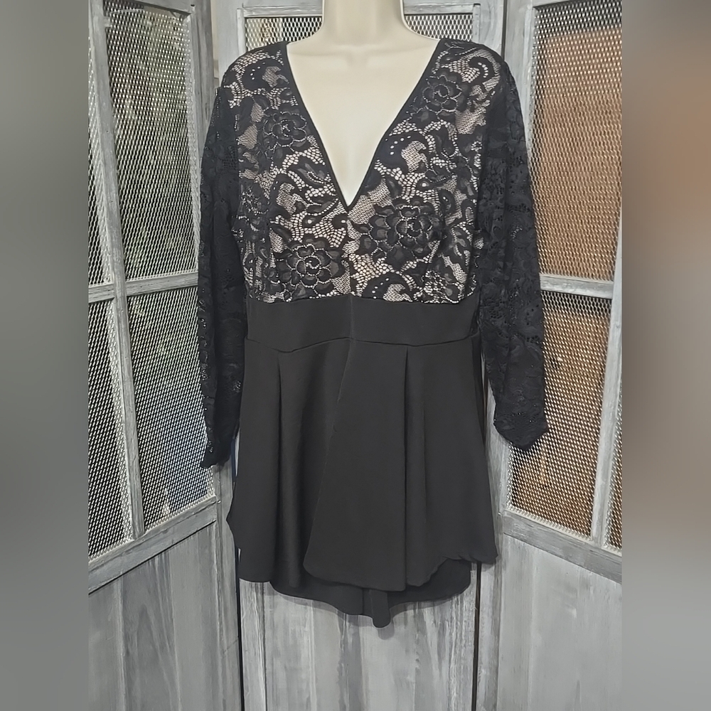 Elegant Black Lace V-Neck Romper, 2x